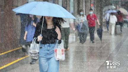 明變天越晚雨越大週四全台紫爆開炸　端午連假前濕後乾